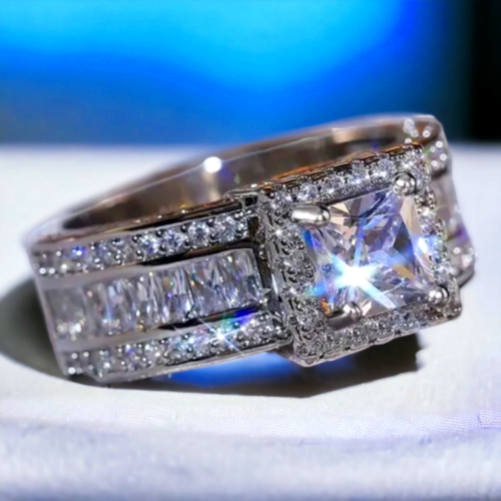 Elegant & Luxurious Silver Ring